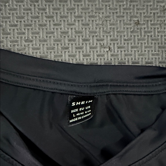 Women’s crop topClassic Black Short Sleeve - Picture 3 of 5